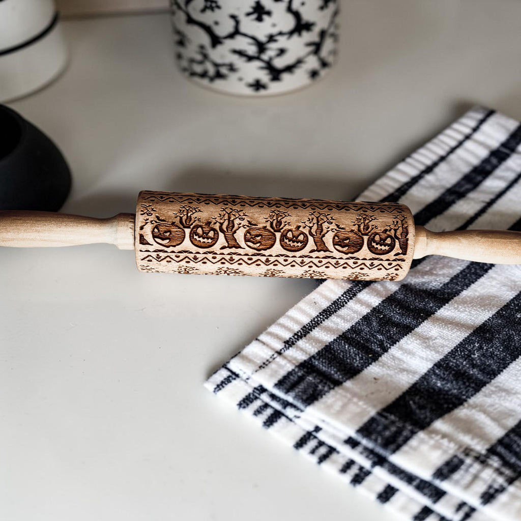 Halloween Embossed Beech Wood Rolling Pin with Cooking Cutter