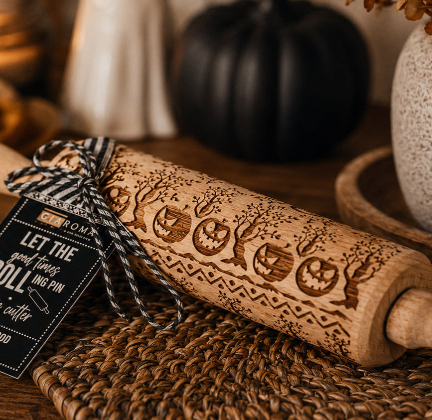 Halloween Embossed Beech Wood Rolling Pin with Cooking Cutter